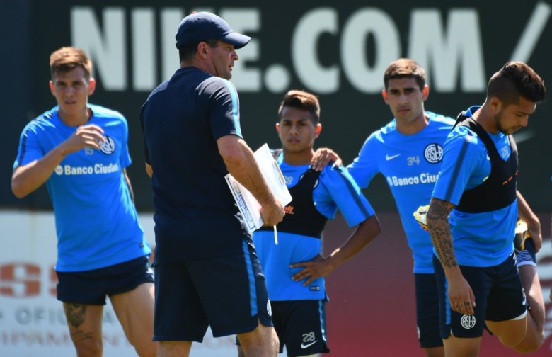 Pelota por acá y pelota por allá