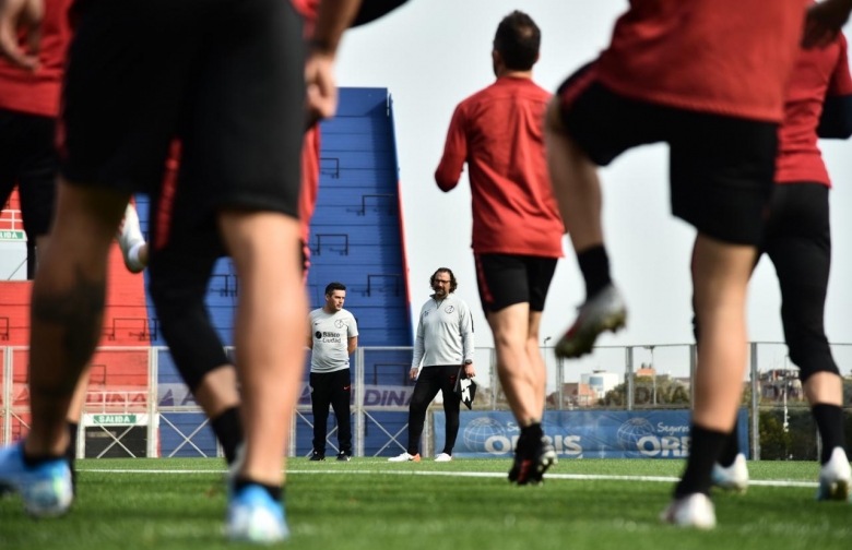 Práctica de fútbol en el Bidegain