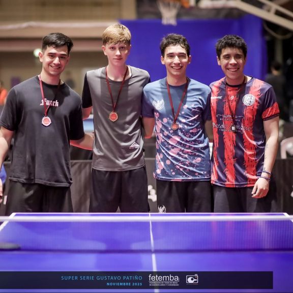 El Ciclón, en el podio